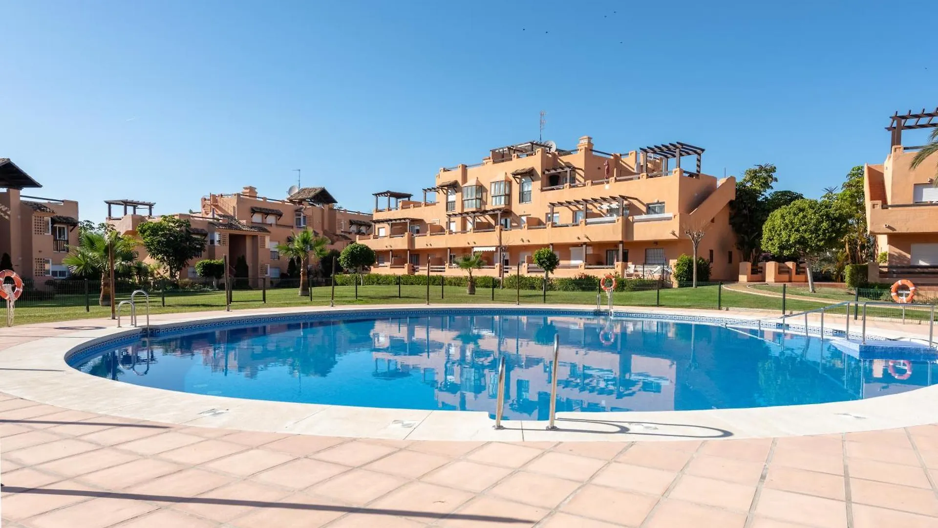 Casares Del Sol Yohannsanae Regione Apartamento
